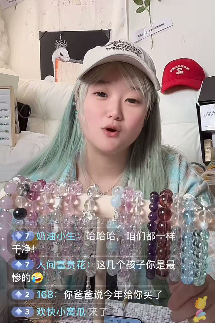 7月4日，就在不久前，谢广坤的女儿唐墩墩出现在了直播间-IS